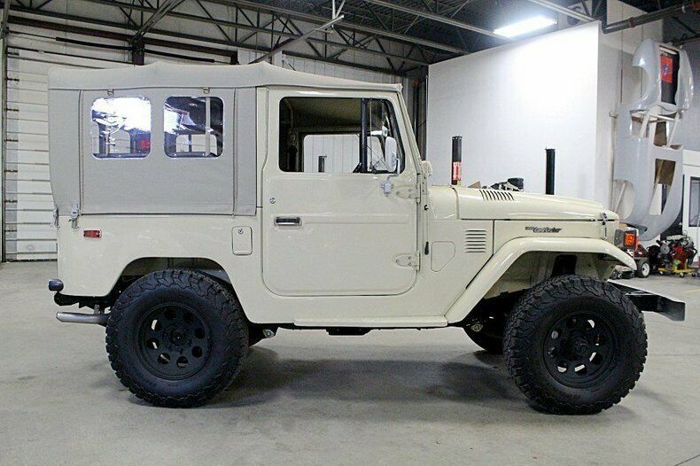 1978 Beige Toyota FJ 40 SUV