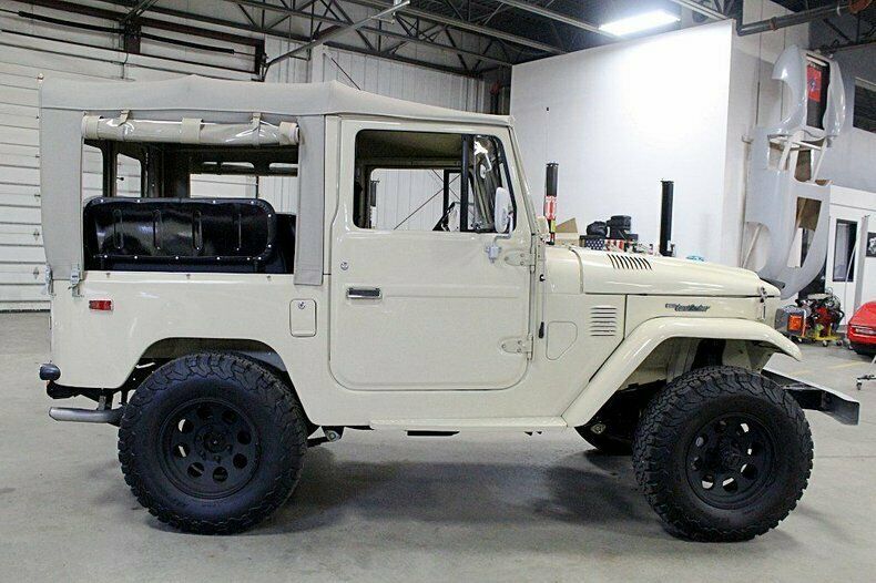 1978 Beige Toyota FJ 40 SUV