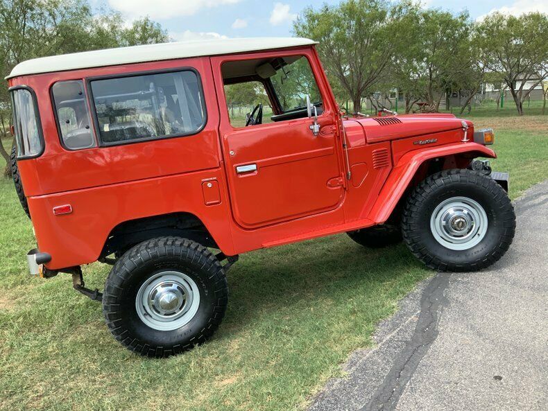 1978 Red Toyota FJ Cruiser --