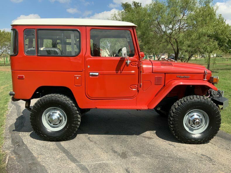 1978 Red Toyota FJ Cruiser --
