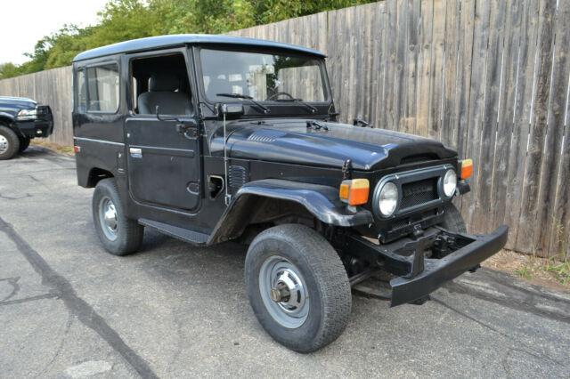 1978 Black Toyota FJ Cruiser SUV