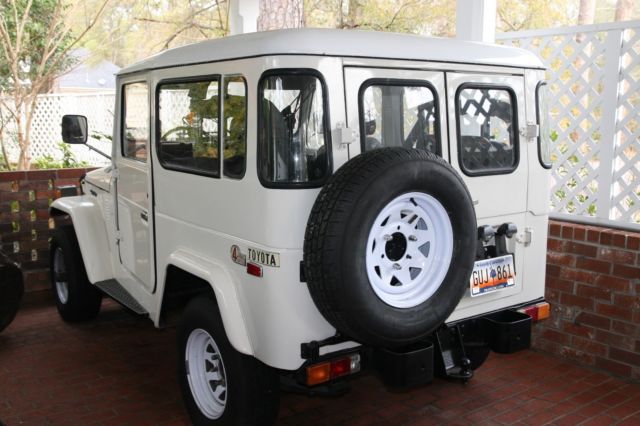 1978 White Toyota Land Cruiser Jeep