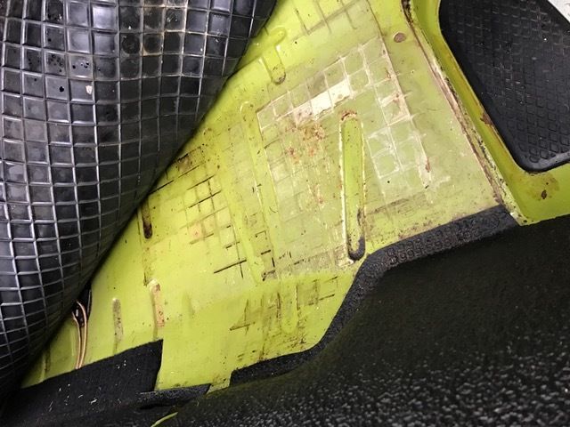 1978 white Volkswagen Bus/Vanagon bus