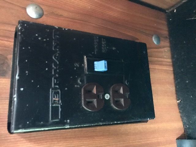 1978 white Volkswagen Bus/Vanagon bus