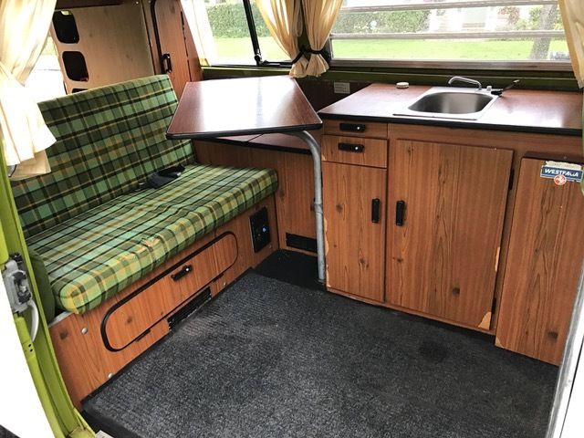 1978 white Volkswagen Bus/Vanagon bus