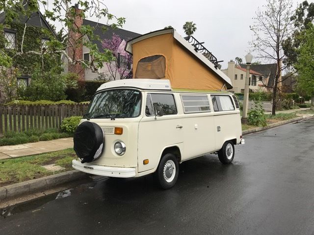 1978 white Volkswagen Bus/Vanagon bus