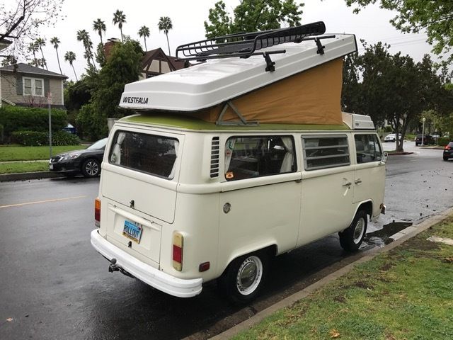 1978 white Volkswagen Bus/Vanagon bus