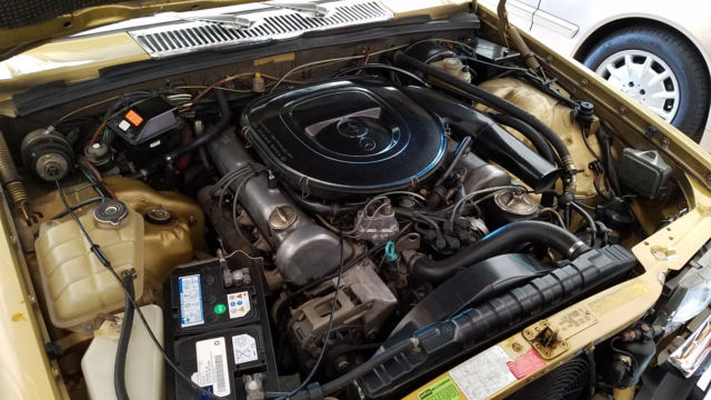 1979 Gold Mercedes-Benz 400-Series Sedan