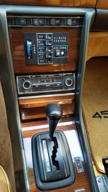 1979 Gold Mercedes-Benz 400-Series Sedan