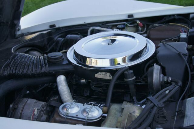 1979 White Chevrolet Corvette Coupe