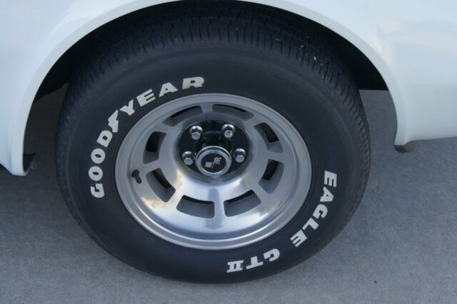 1979 White Chevrolet Corvette Coupe