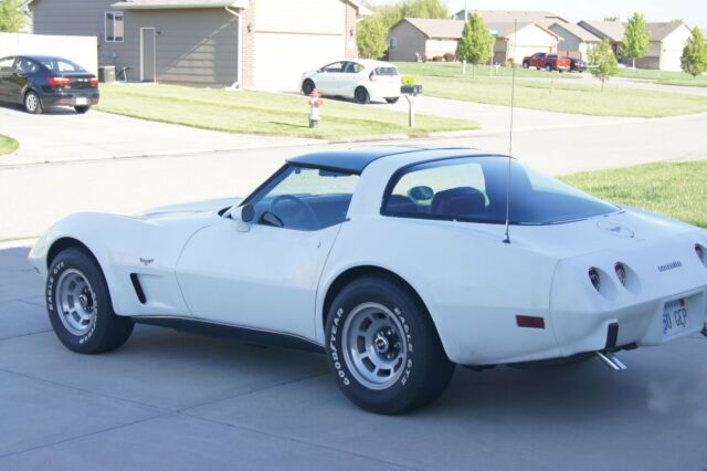1979 White Chevrolet Corvette Coupe