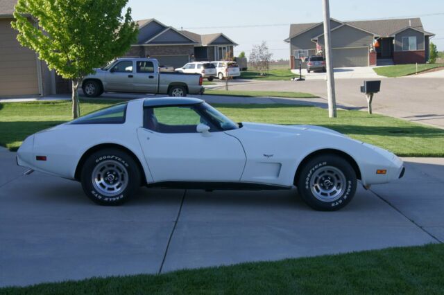1979 White Chevrolet Corvette Coupe