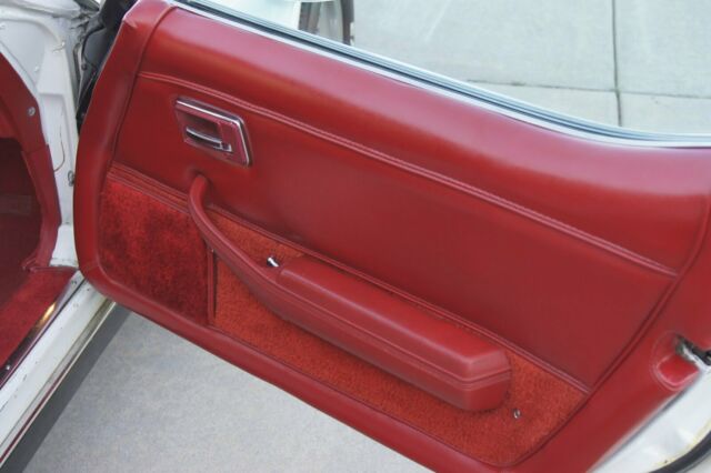 1979 White Chevrolet Corvette Coupe