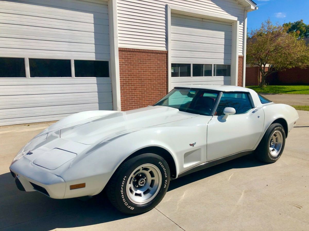 1979 White Chevrolet Corvette Coupe