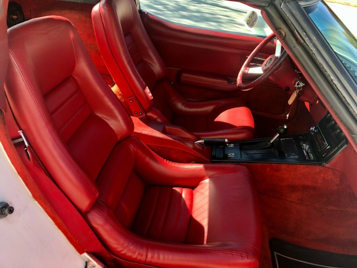 1979 White Chevrolet Corvette Coupe