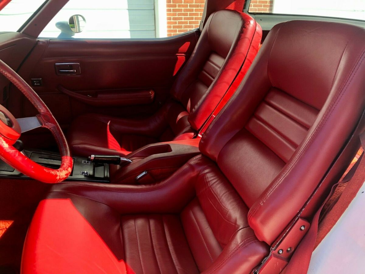 1979 White Chevrolet Corvette Coupe