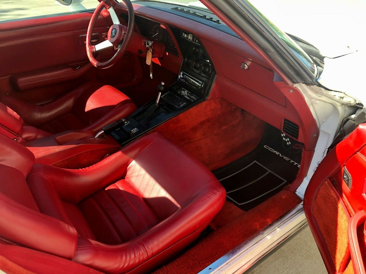 1979 White Chevrolet Corvette Coupe