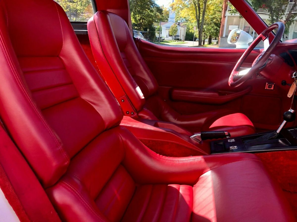 1979 White Chevrolet Corvette Coupe