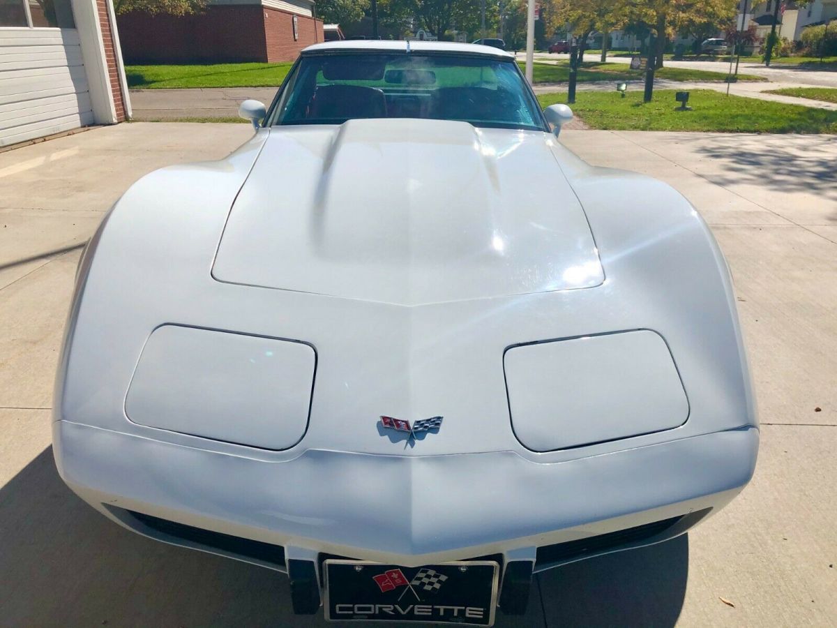 1979 White Chevrolet Corvette Coupe