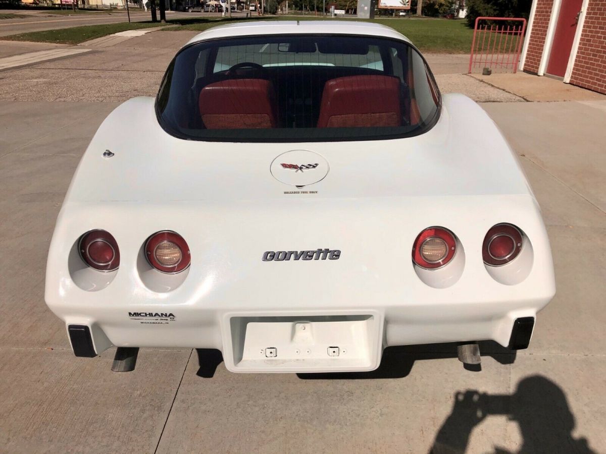 1979 White Chevrolet Corvette Coupe