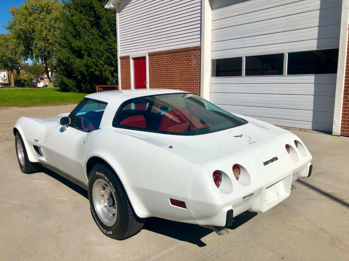 1979 White Chevrolet Corvette Coupe