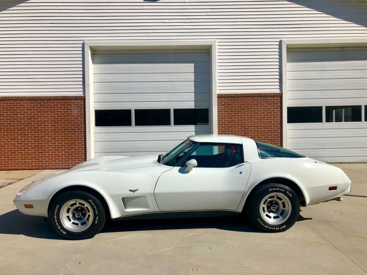 1979 White Chevrolet Corvette Coupe