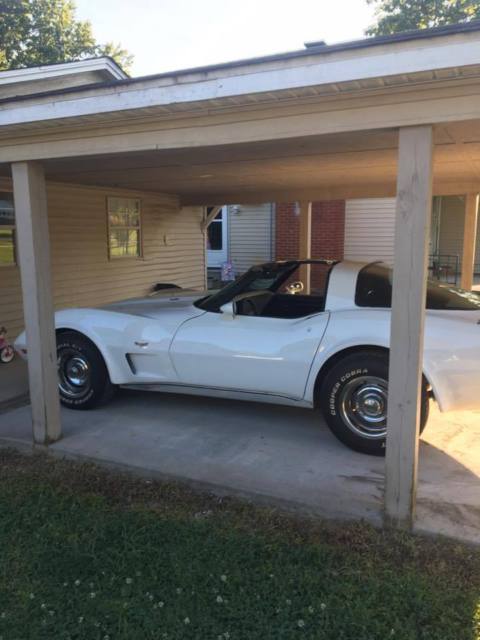 1979 White Chevrolet Corvette Coupe