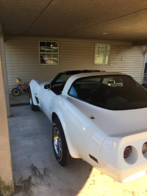 1979 White Chevrolet Corvette Coupe