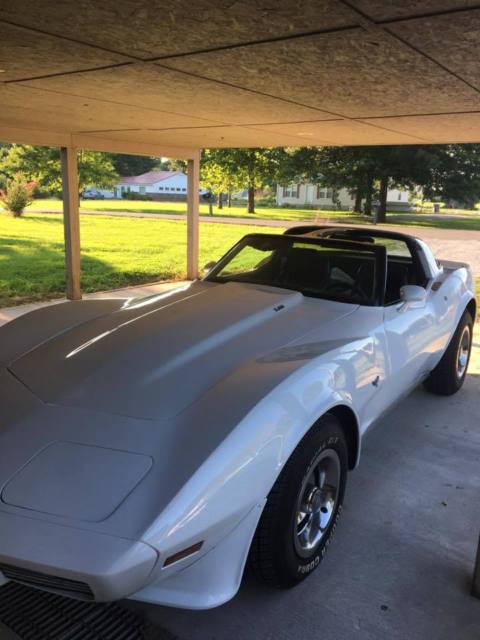 1979 White Chevrolet Corvette Coupe