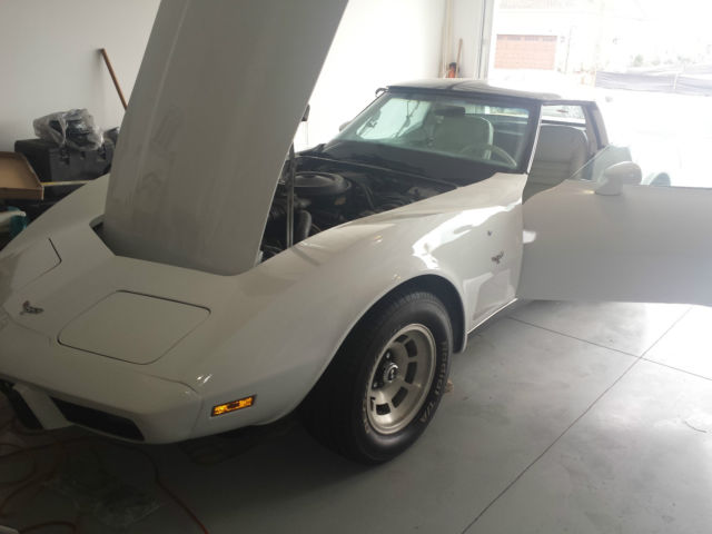 1979 White Chevrolet Corvette Coupe