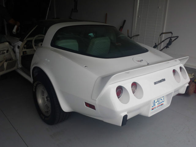 1979 White Chevrolet Corvette Coupe