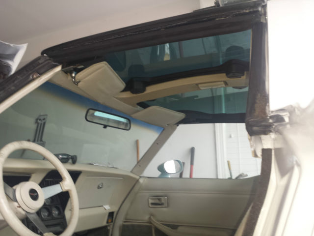 1979 White Chevrolet Corvette Coupe