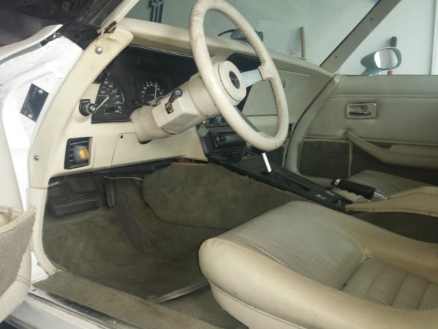 1979 White Chevrolet Corvette Coupe