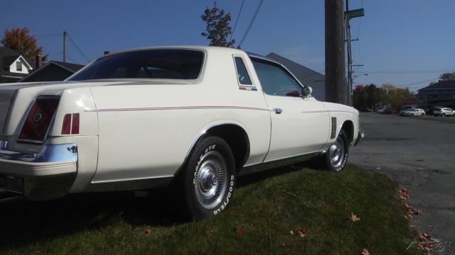 1979 White Chrysler 300 Series Sedan