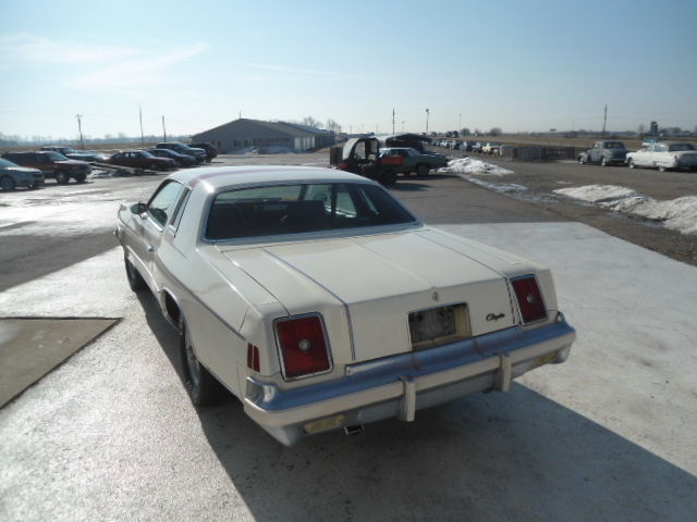1979 White Chrysler 300 Series 2dr