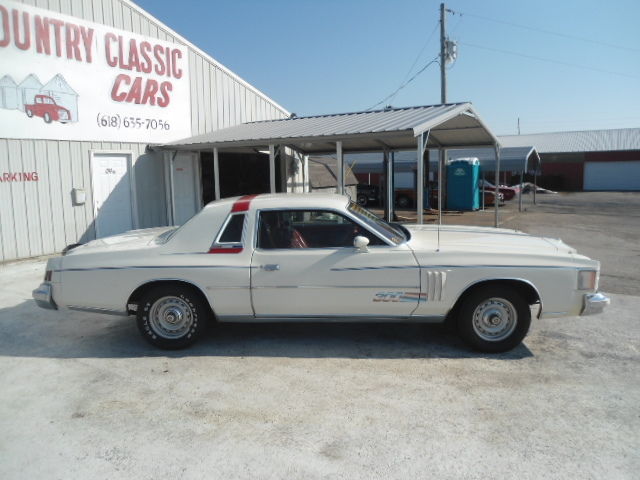 1979 White Chrysler 300 Series 2dr