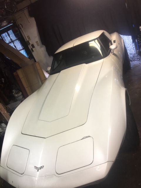 1979 White Chevrolet Corvette Coupe