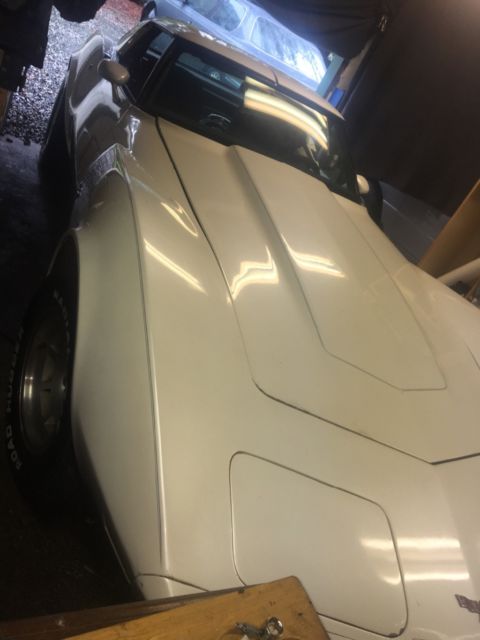1979 White Chevrolet Corvette Coupe