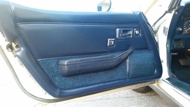 1979 White Chevrolet Corvette Coupe