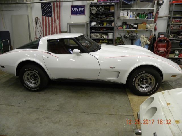 1979 White Chevrolet Corvette Coupe