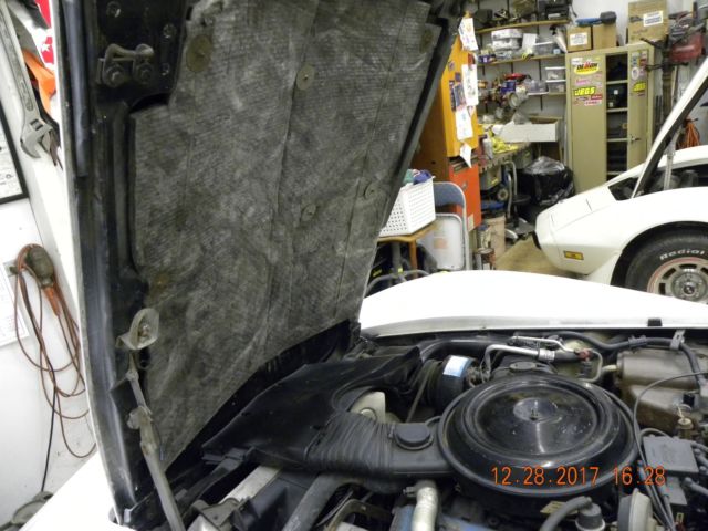 1979 White Chevrolet Corvette Coupe
