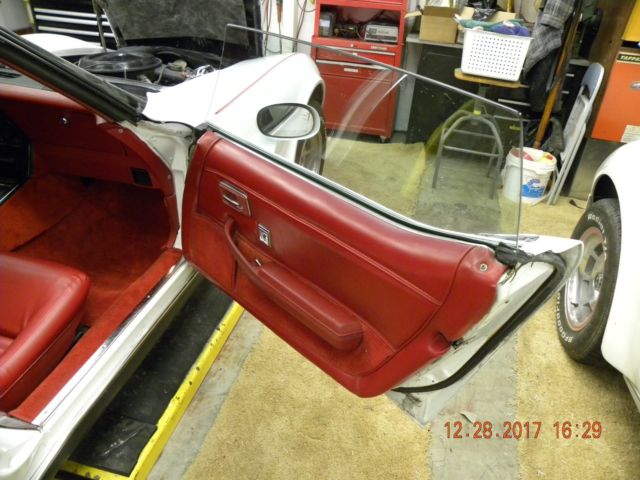 1979 White Chevrolet Corvette Coupe