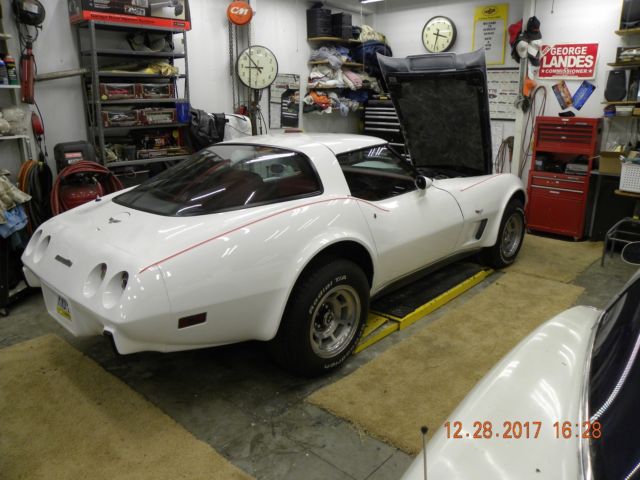 1979 White Chevrolet Corvette Coupe