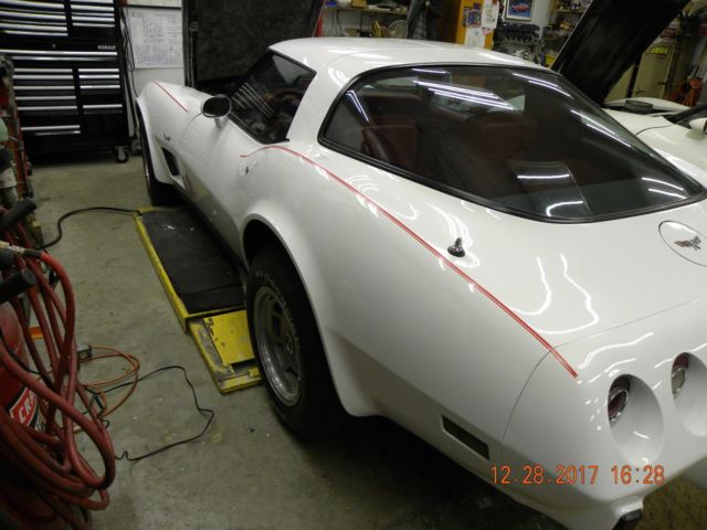 1979 White Chevrolet Corvette Coupe