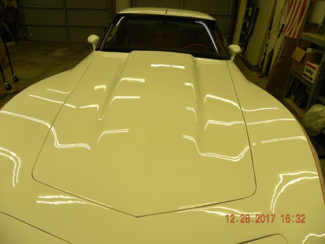 1979 White Chevrolet Corvette Coupe