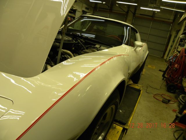 1979 White Chevrolet Corvette Coupe
