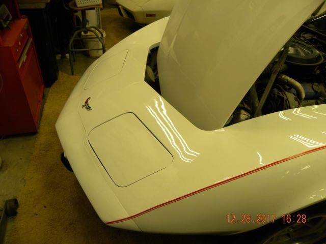 1979 White Chevrolet Corvette Coupe