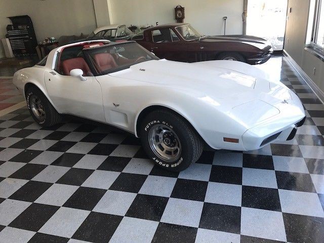 1979 White Chevrolet Corvette Coupe