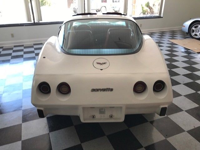 1979 White Chevrolet Corvette Coupe